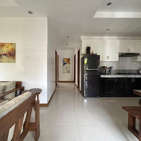 Bella Homes 6Br 4Bath Near Rotunda タガイタイ エクステリア 写真