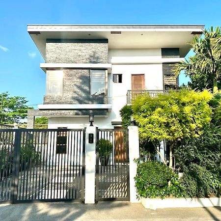Bella Homes 6Br 4Bath Near Rotunda タガイタイ エクステリア 写真