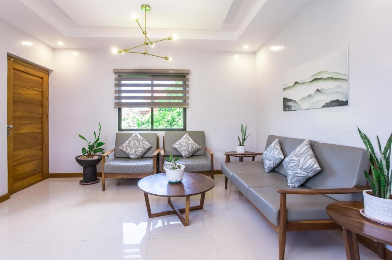 Bella Homes 6Br 4Bath Near Rotunda タガイタイ エクステリア 写真
