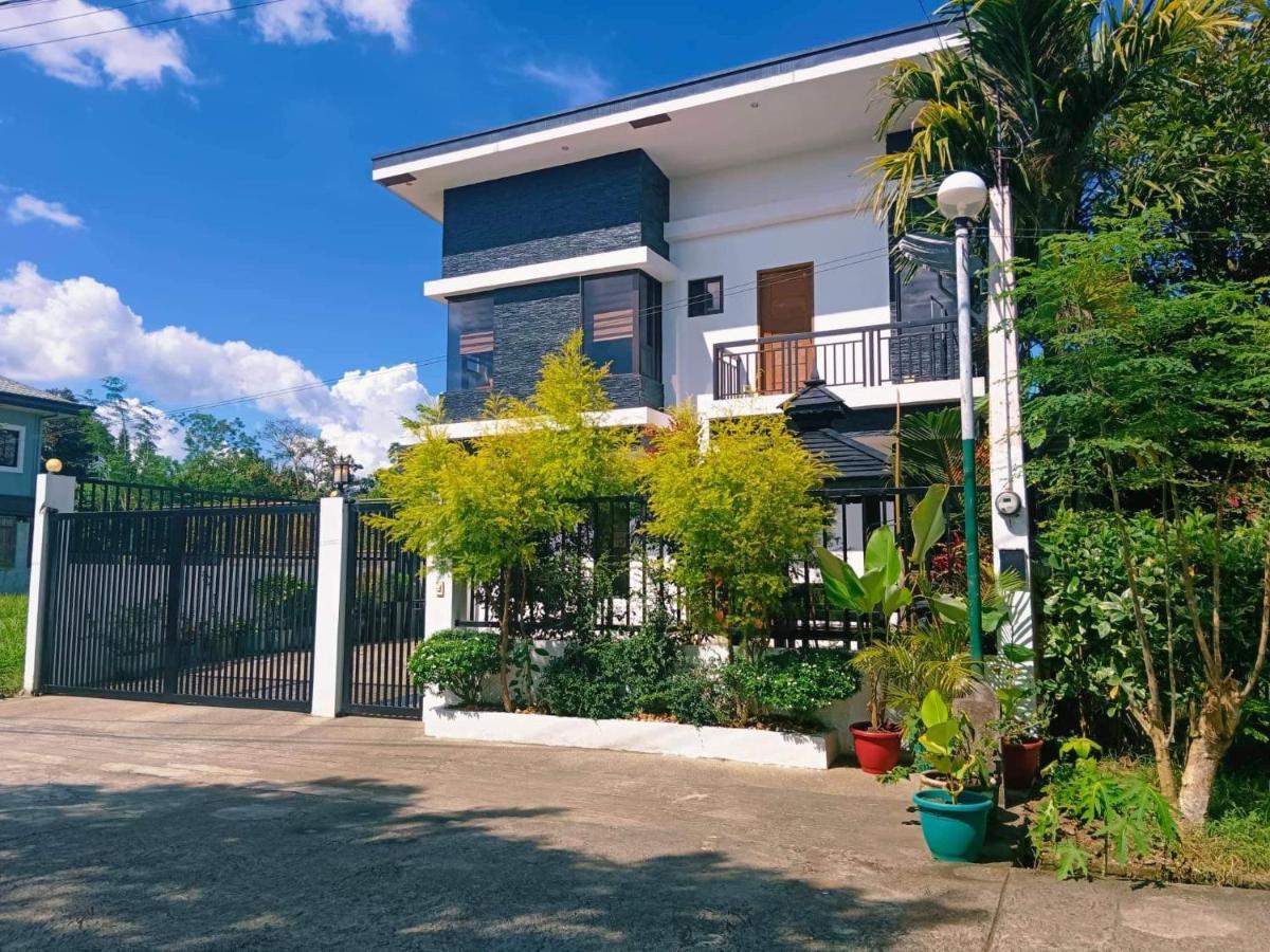 Bella Homes 6Br 4Bath Near Rotunda タガイタイ エクステリア 写真