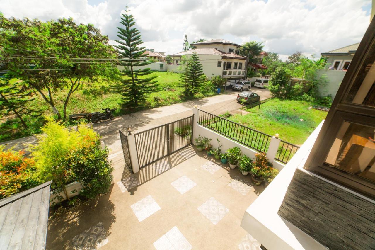 Bella Homes 6Br 4Bath Near Rotunda タガイタイ エクステリア 写真