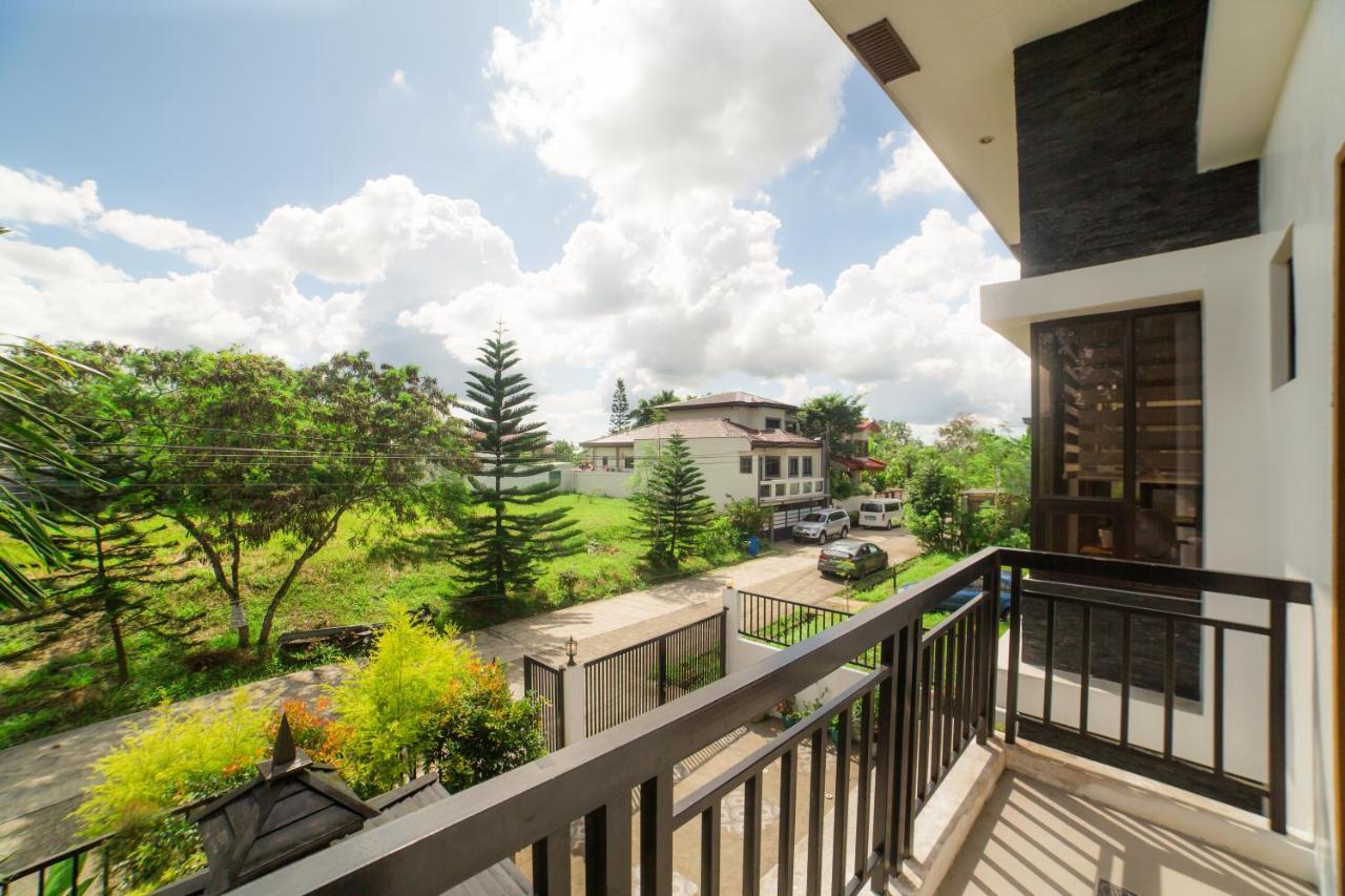 Bella Homes 6Br 4Bath Near Rotunda タガイタイ エクステリア 写真
