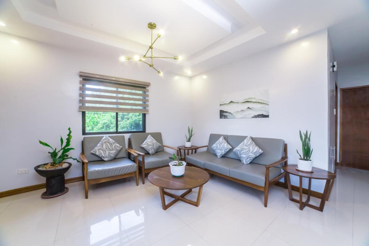 Bella Homes 6Br 4Bath Near Rotunda タガイタイ エクステリア 写真