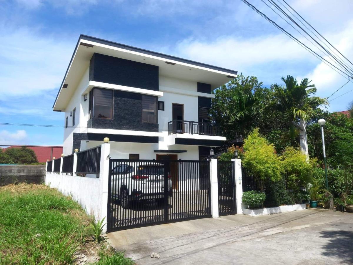 Bella Homes 6Br 4Bath Near Rotunda タガイタイ エクステリア 写真