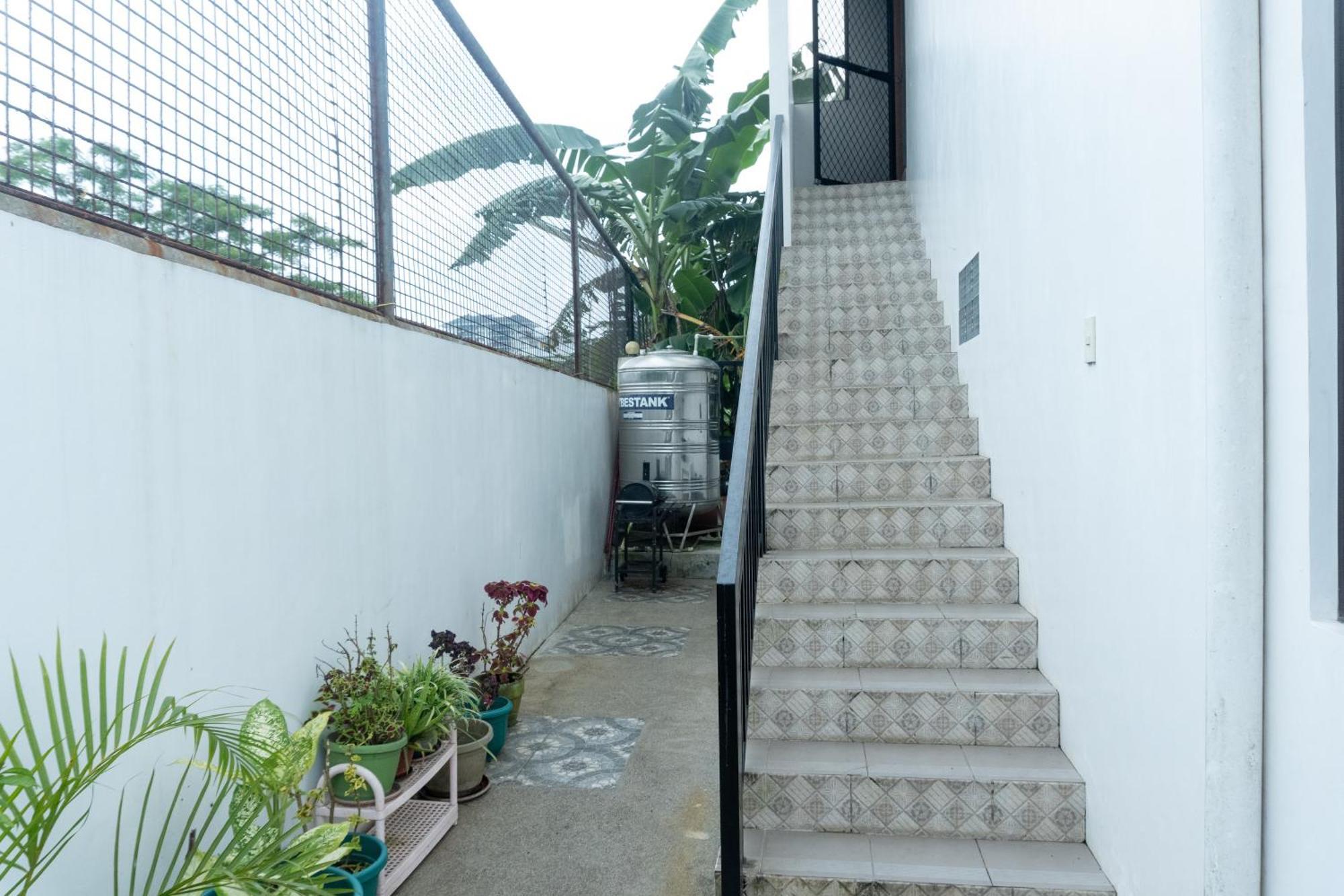 Bella Homes 6Br 4Bath Near Rotunda タガイタイ エクステリア 写真