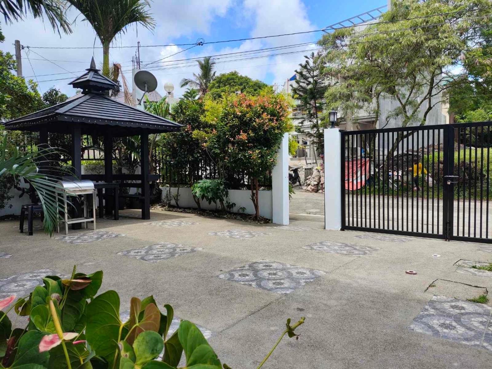 Bella Homes 6Br 4Bath Near Rotunda タガイタイ エクステリア 写真