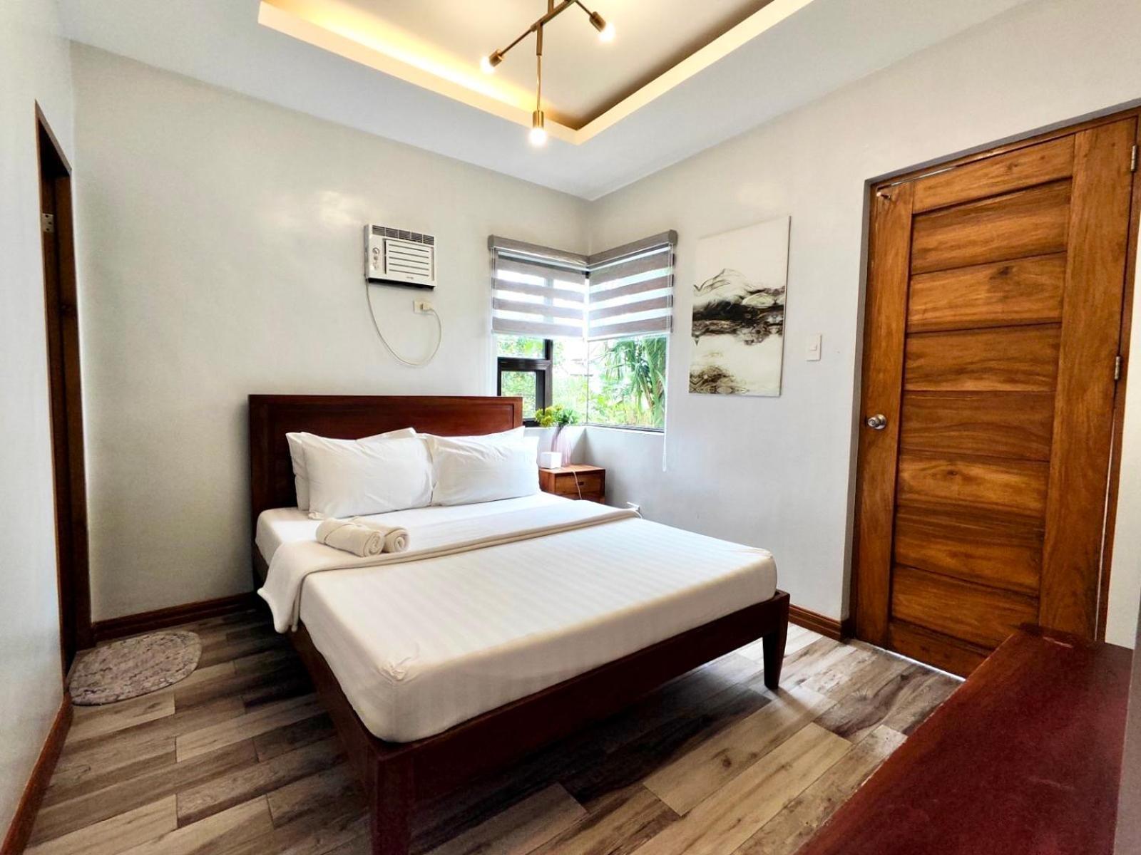 Bella Homes 6Br 4Bath Near Rotunda タガイタイ エクステリア 写真
