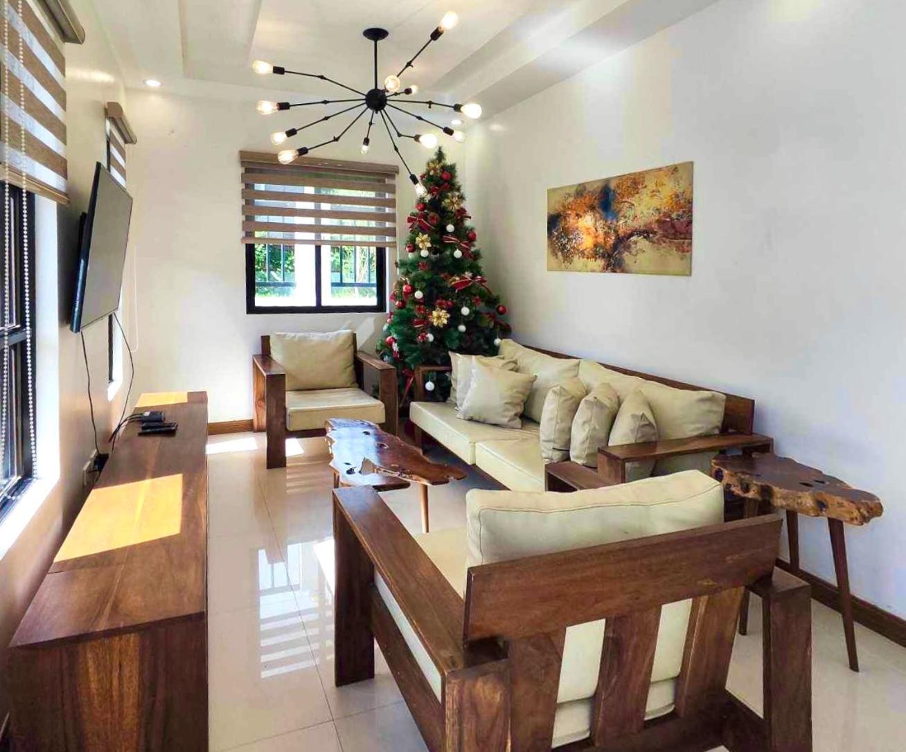 Bella Homes 6Br 4Bath Near Rotunda タガイタイ エクステリア 写真