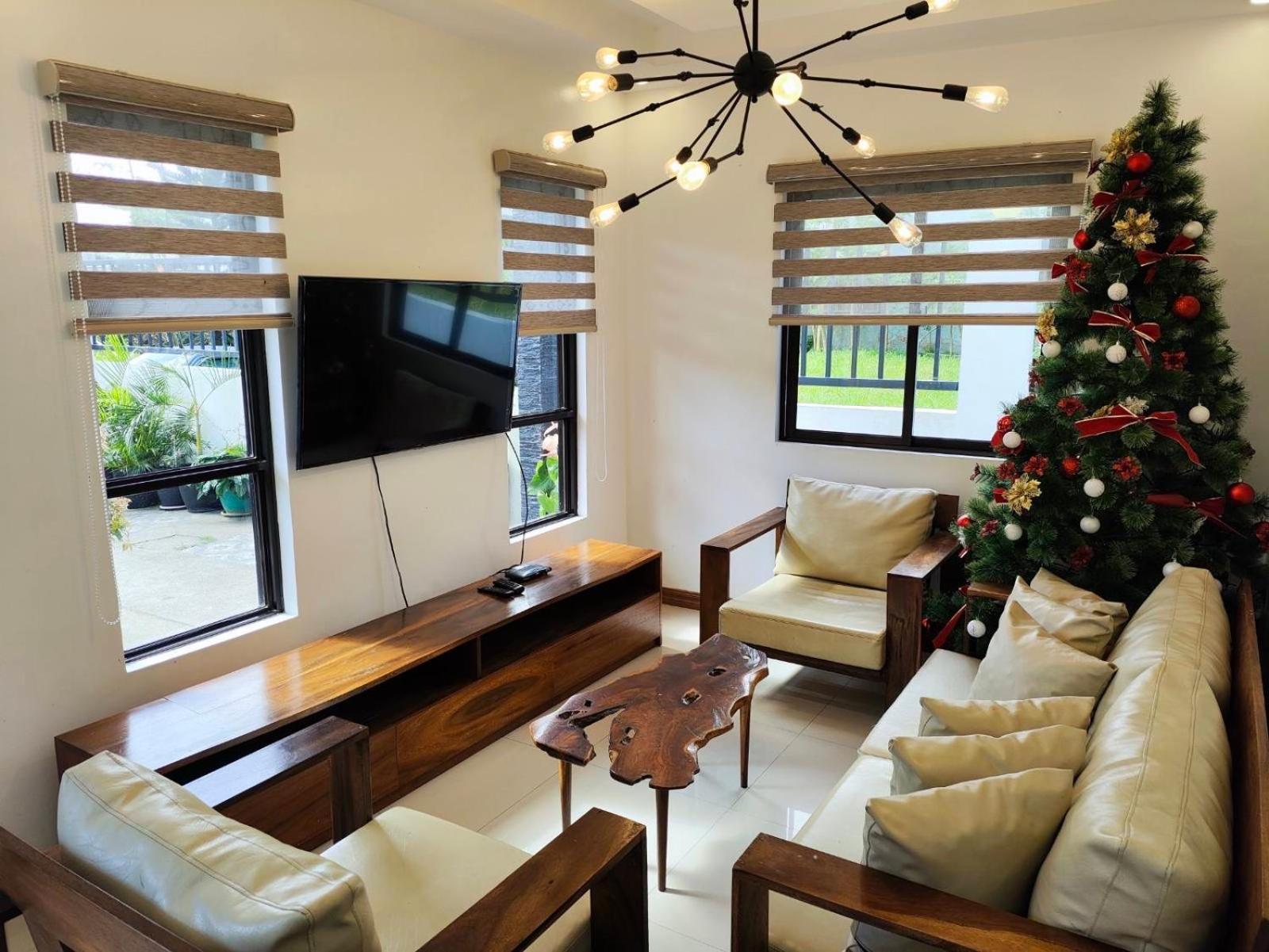 Bella Homes 6Br 4Bath Near Rotunda タガイタイ エクステリア 写真