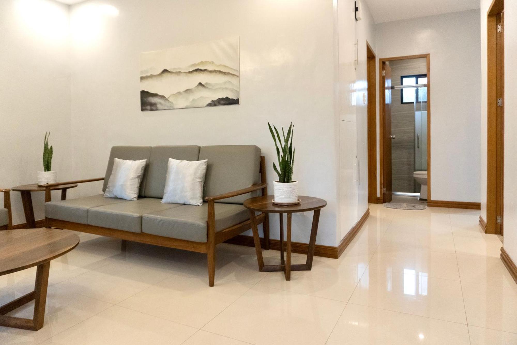 Bella Homes 6Br 4Bath Near Rotunda タガイタイ エクステリア 写真