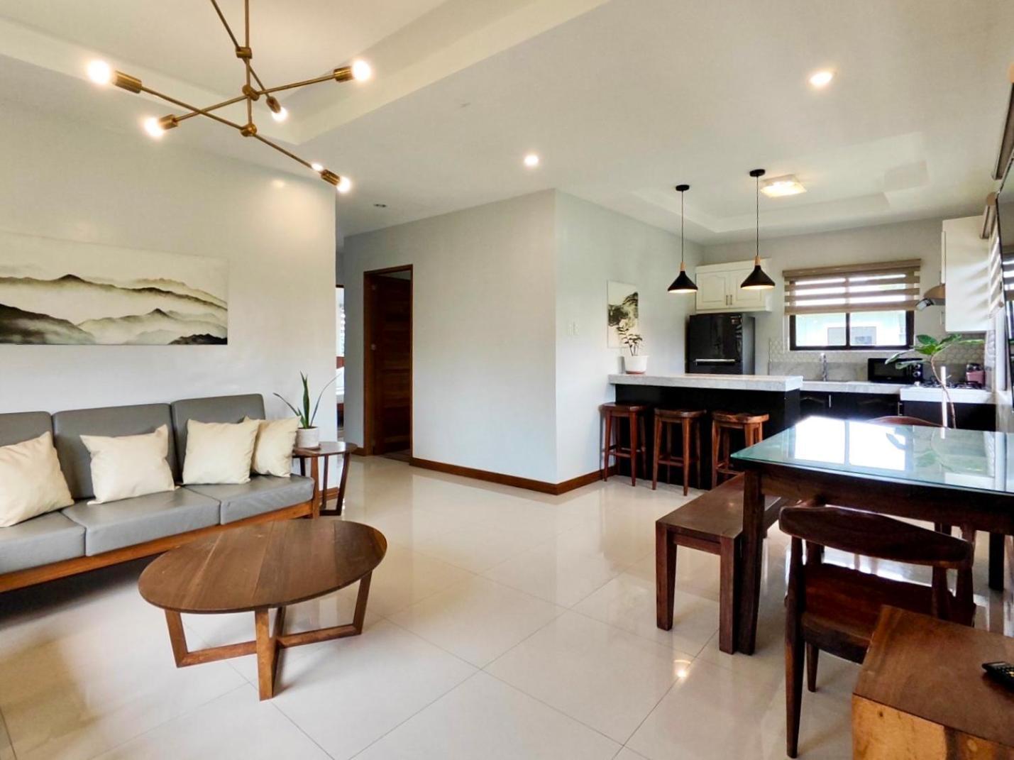 Bella Homes 6Br 4Bath Near Rotunda タガイタイ エクステリア 写真