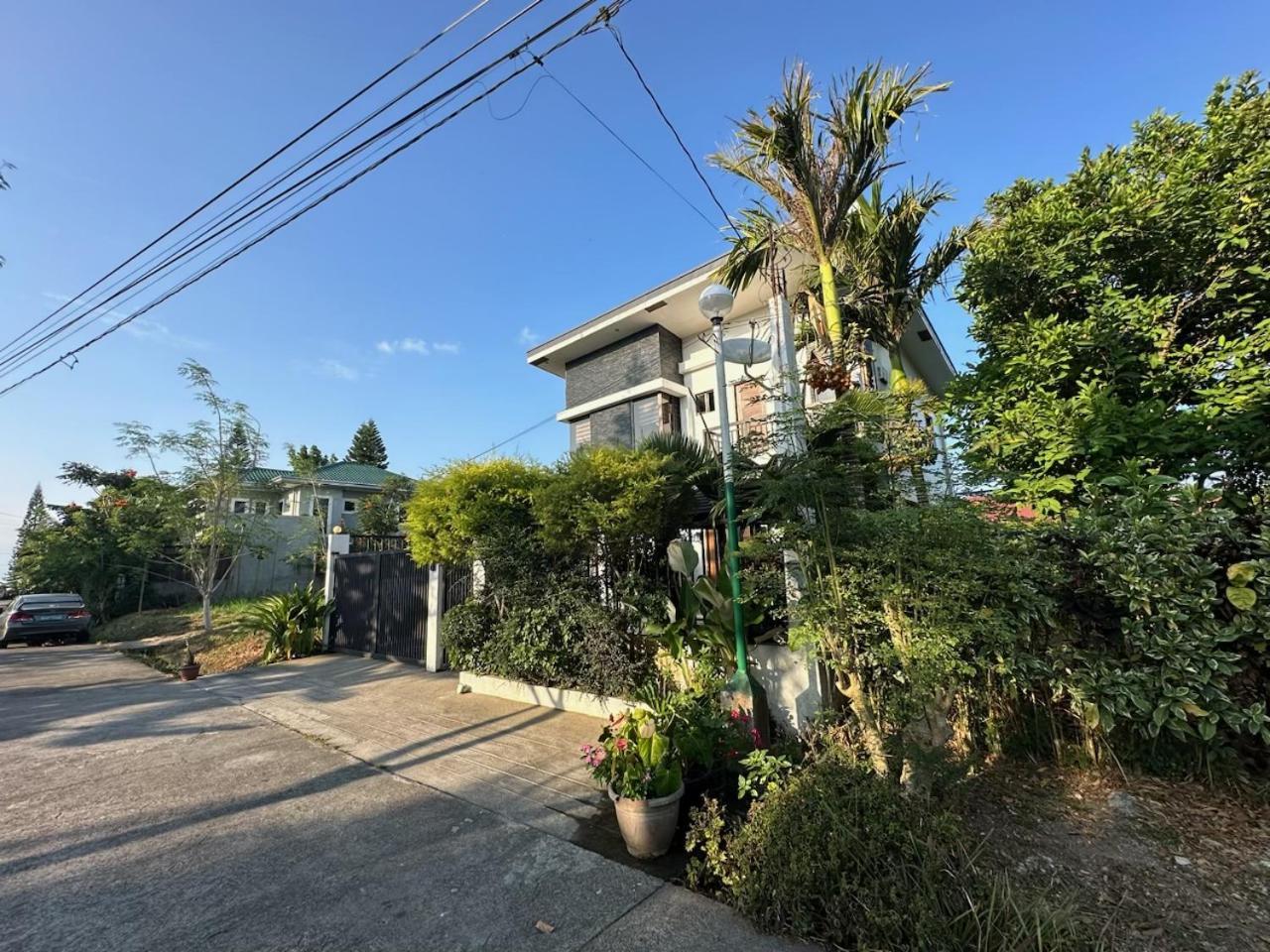 Bella Homes 6Br 4Bath Near Rotunda タガイタイ エクステリア 写真