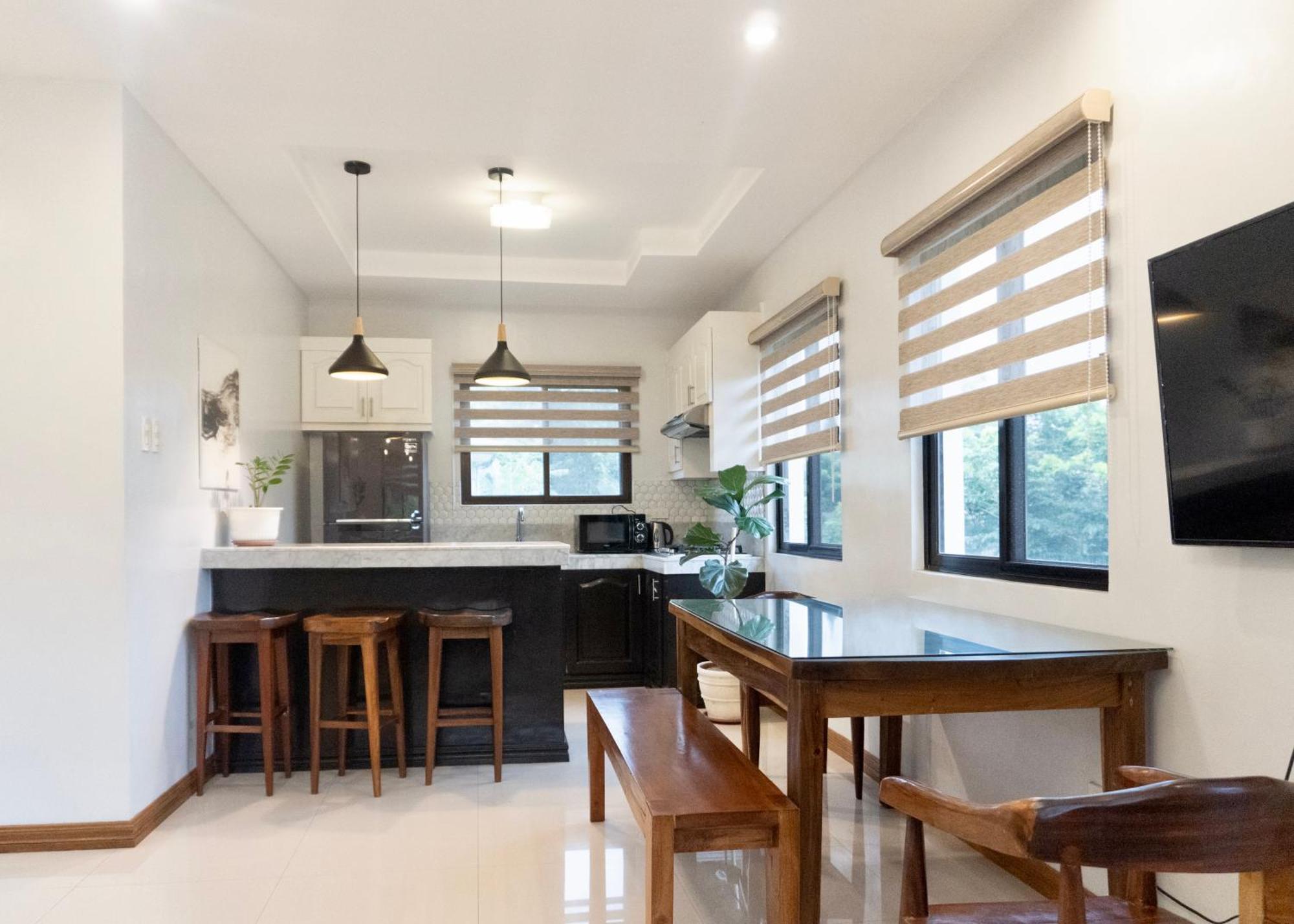 Bella Homes 6Br 4Bath Near Rotunda タガイタイ エクステリア 写真