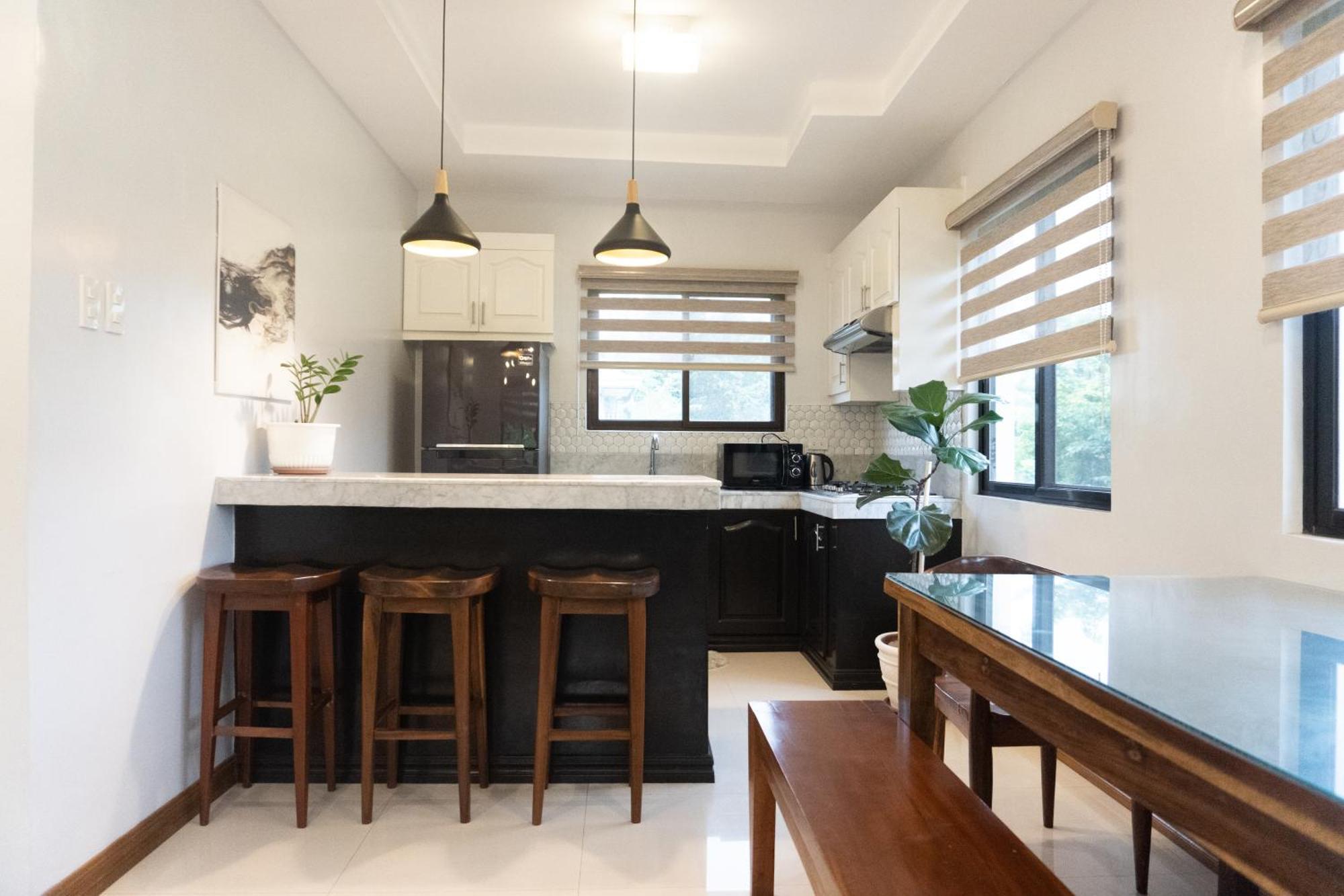 Bella Homes 6Br 4Bath Near Rotunda タガイタイ エクステリア 写真