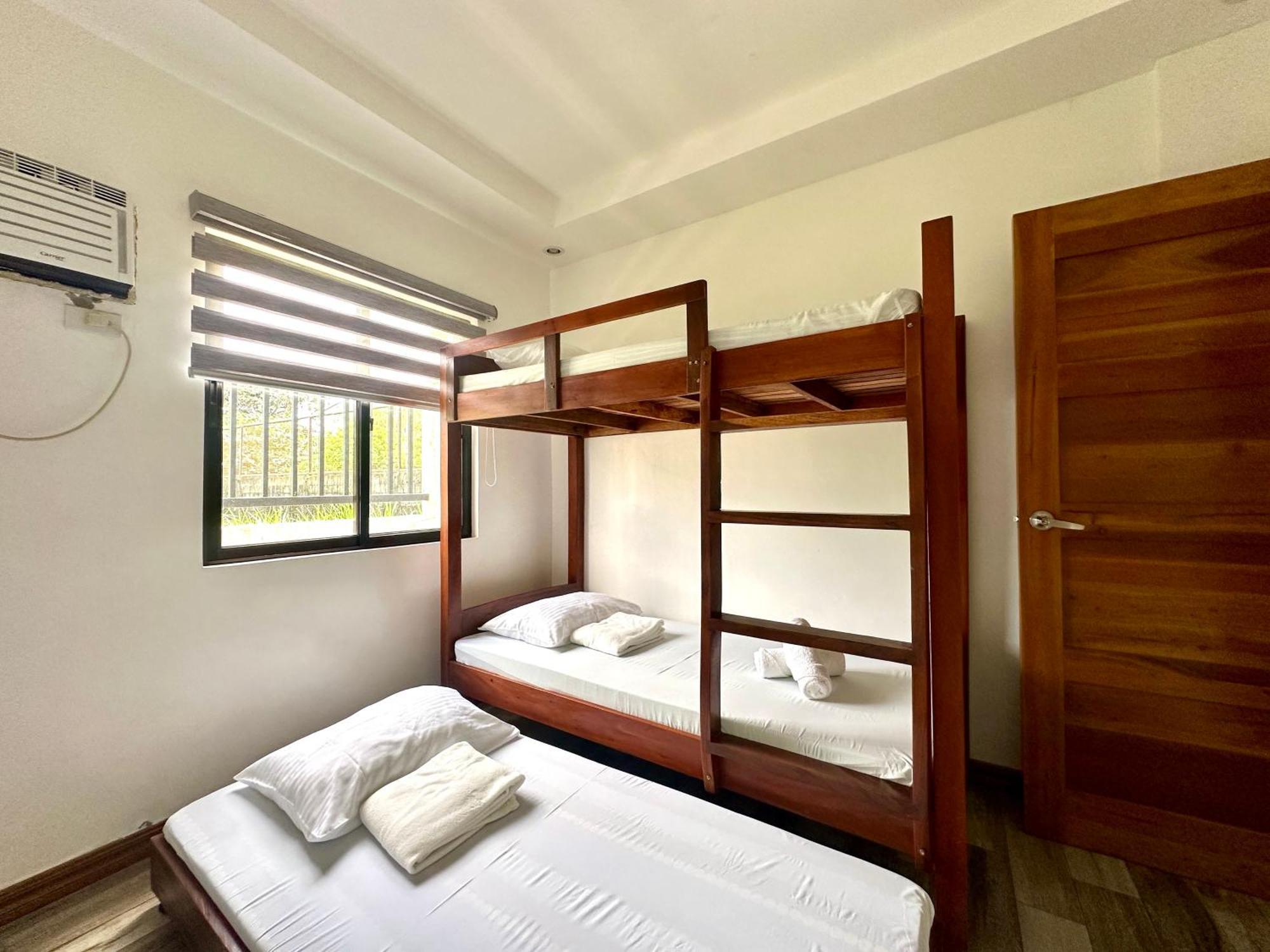 Bella Homes 6Br 4Bath Near Rotunda タガイタイ エクステリア 写真