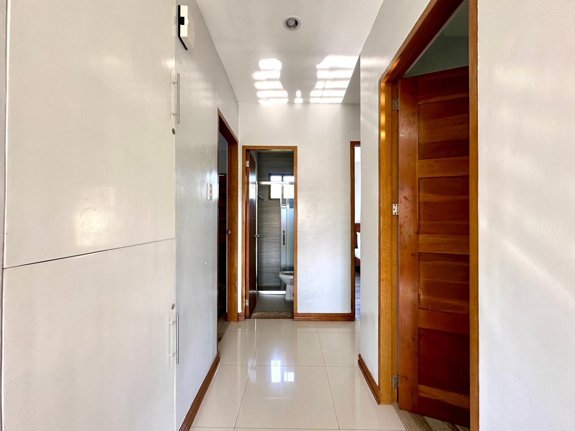 Bella Homes 6Br 4Bath Near Rotunda タガイタイ エクステリア 写真