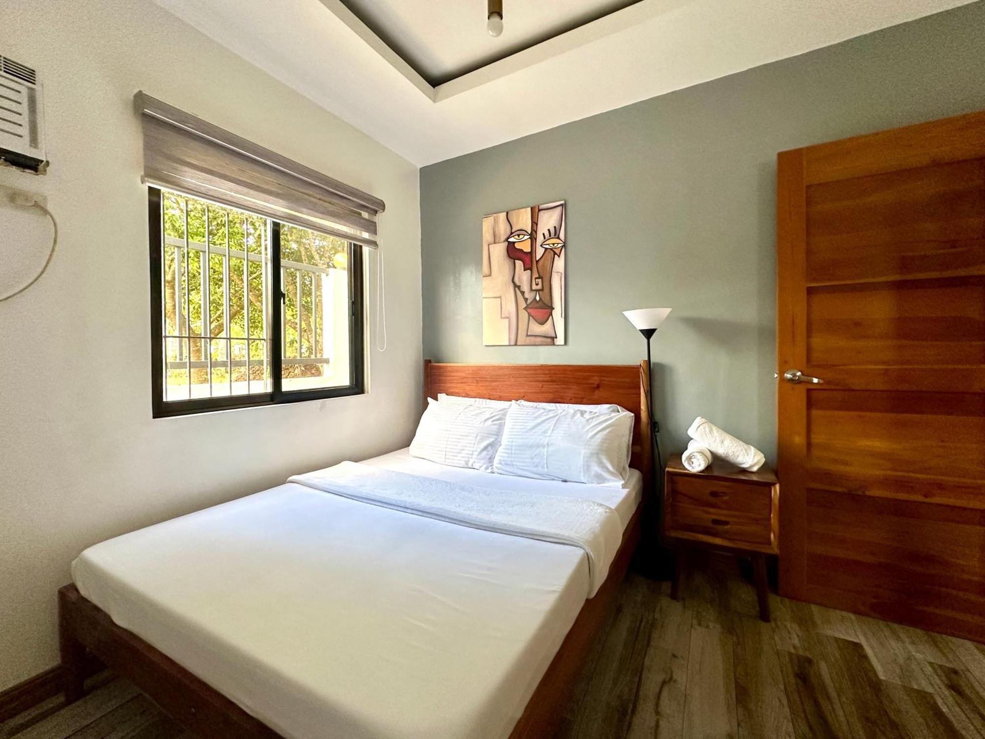 Bella Homes 6Br 4Bath Near Rotunda タガイタイ エクステリア 写真