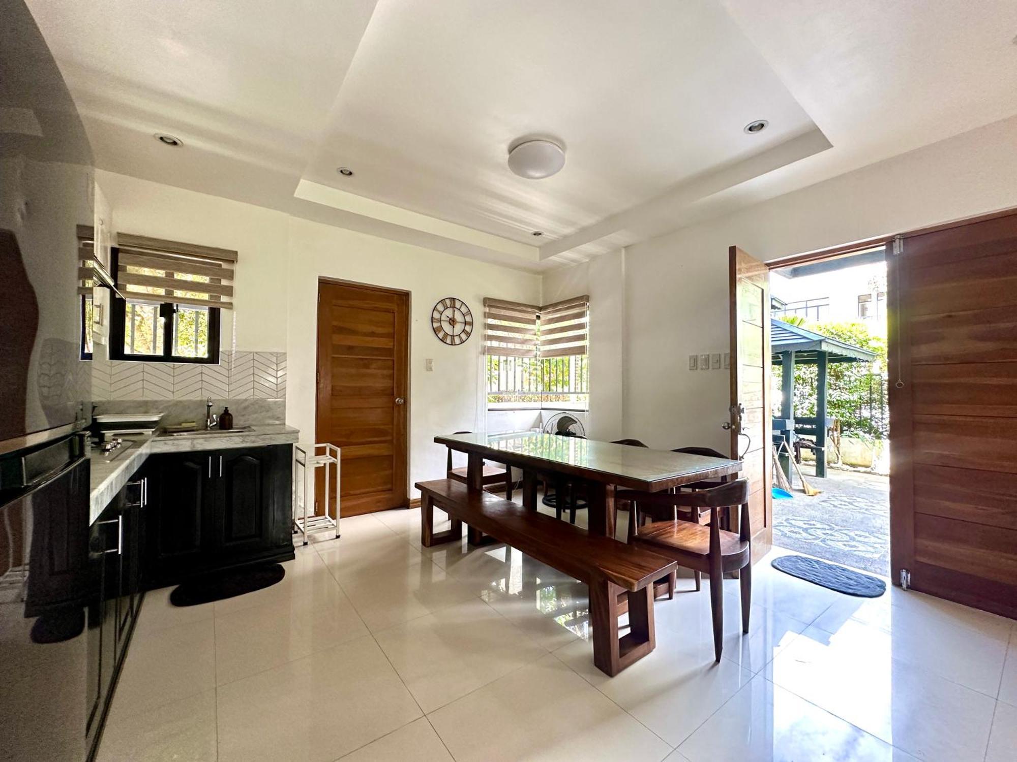 Bella Homes 6Br 4Bath Near Rotunda タガイタイ エクステリア 写真