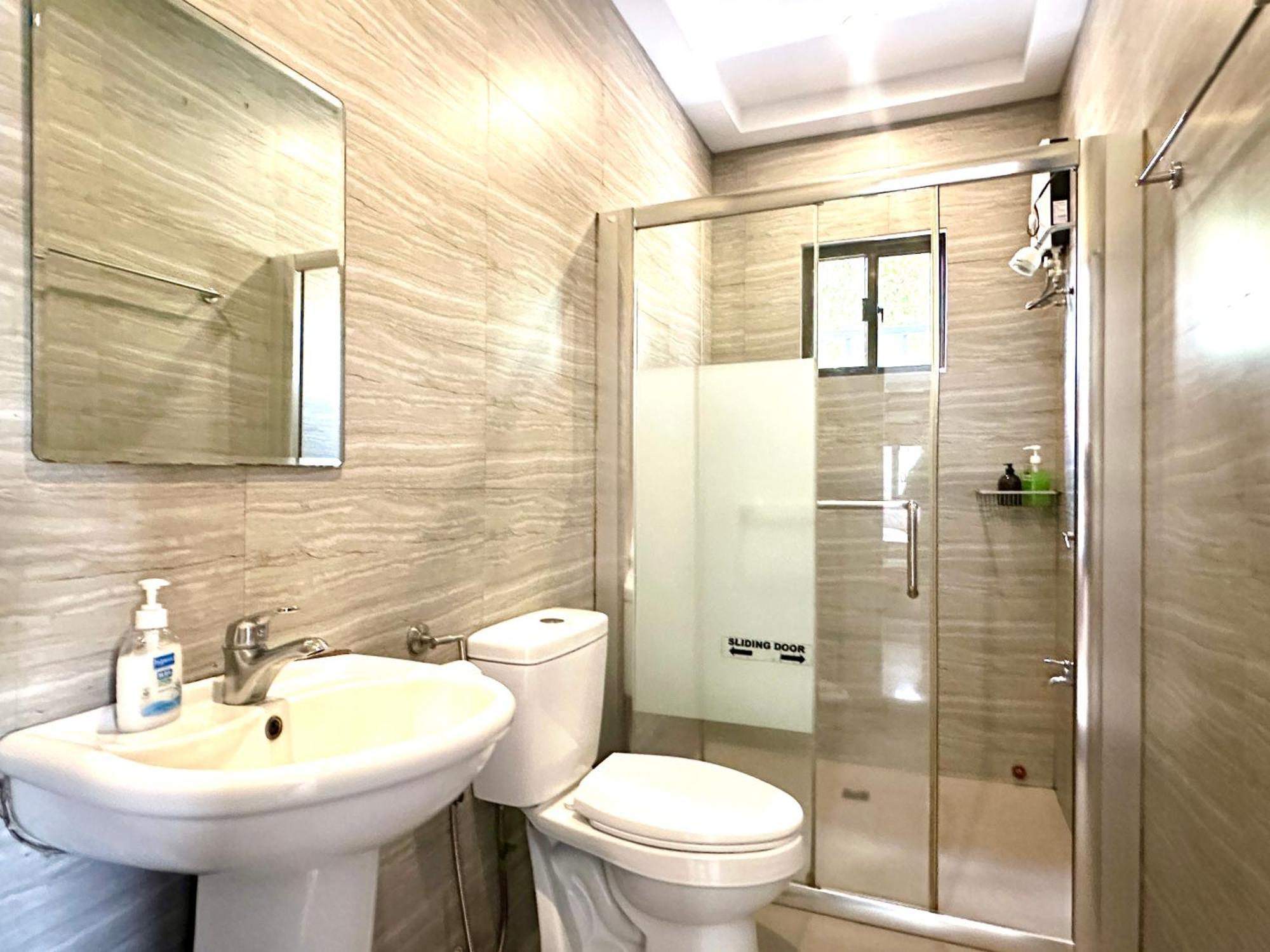 Bella Homes 6Br 4Bath Near Rotunda タガイタイ エクステリア 写真