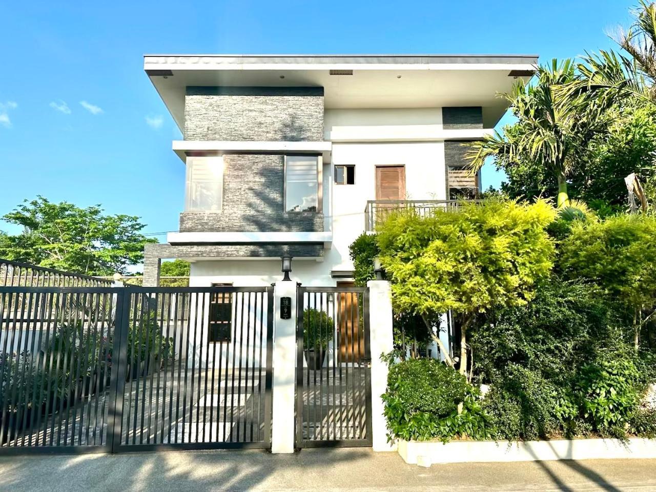 Bella Homes 6Br 4Bath Near Rotunda タガイタイ エクステリア 写真
