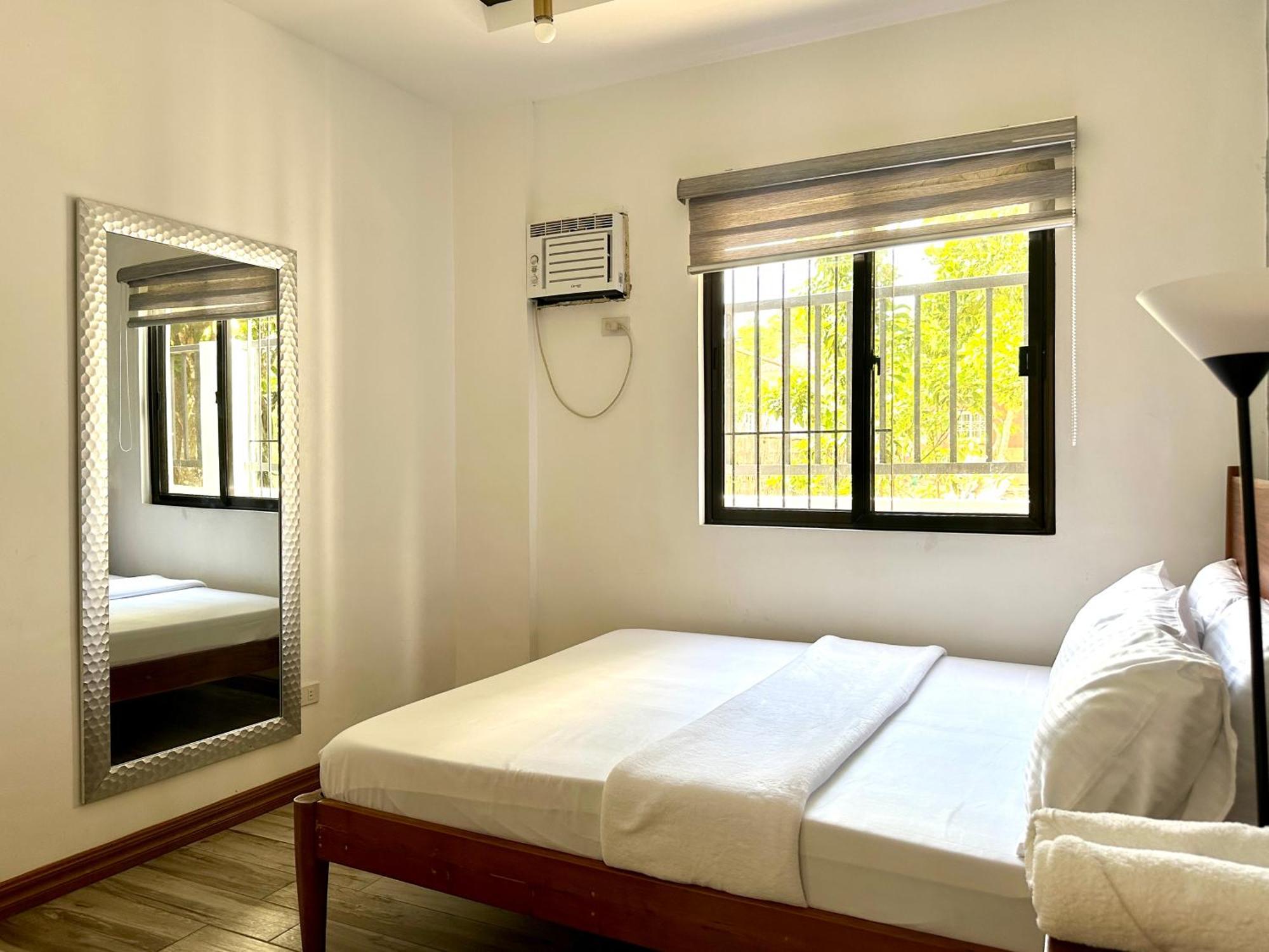 Bella Homes 6Br 4Bath Near Rotunda タガイタイ エクステリア 写真