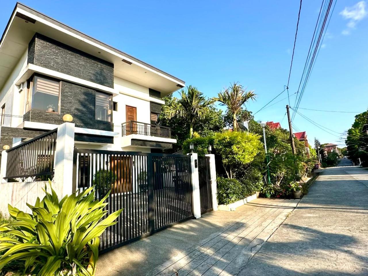 Bella Homes 6Br 4Bath Near Rotunda タガイタイ エクステリア 写真